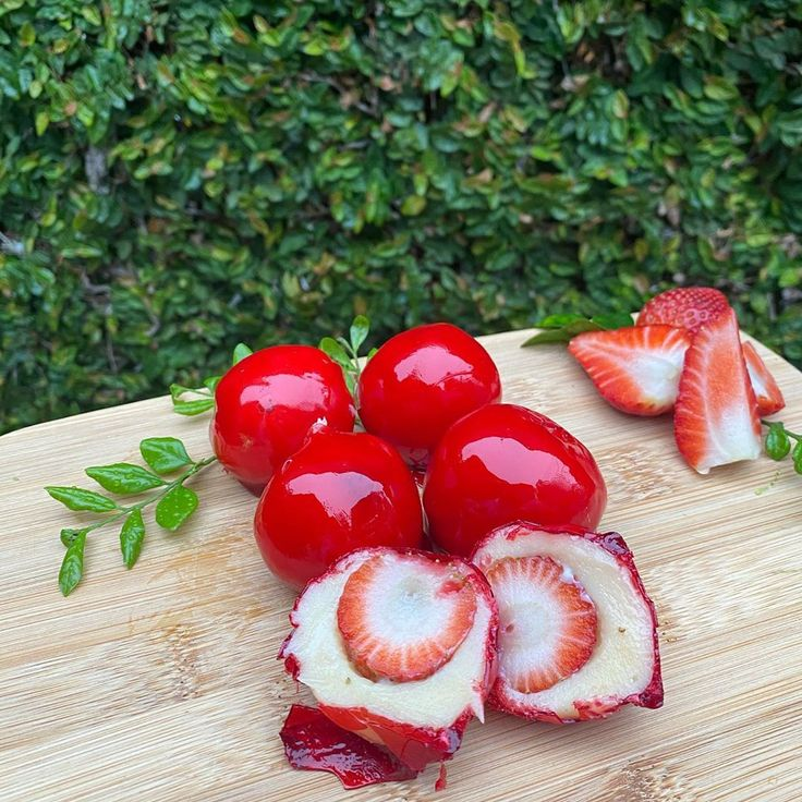 Morangos do Amor na tábua mostrando o interior